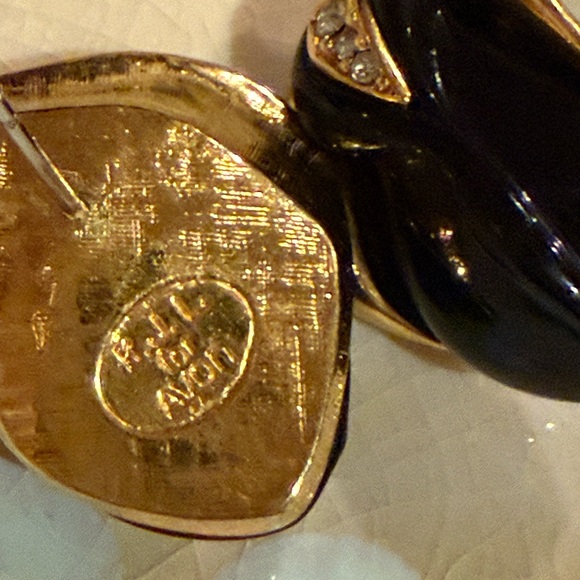 Vintage Kenneth J.Lane for Avon Midnight Rose black Pierced Bud Earrings. - Picture 7 of 7